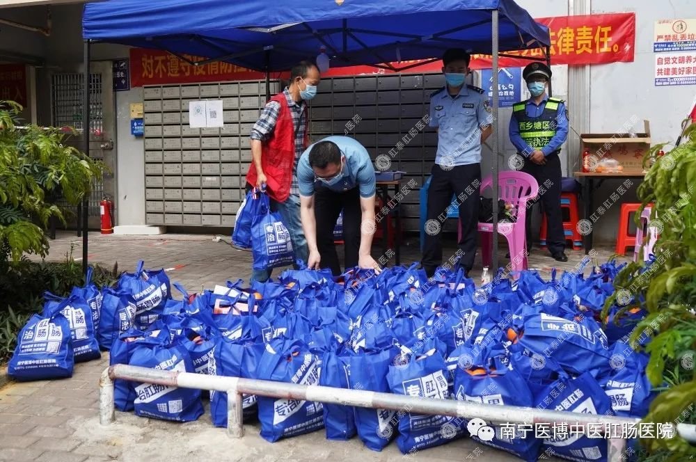 獻(xiàn)愛心·戰(zhàn)疫情|我院支部走進(jìn)安吉華都小區(qū)開展捐物活動(dòng)