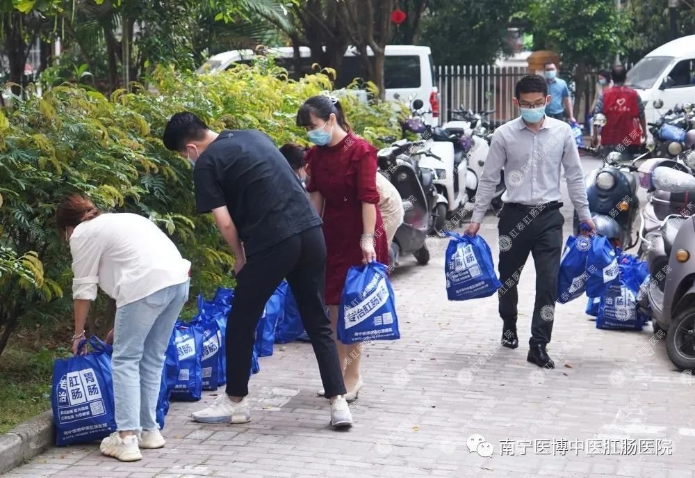 獻(xiàn)愛心·戰(zhàn)疫情|我院支部走進(jìn)安吉華都小區(qū)開展捐物活動(dòng)